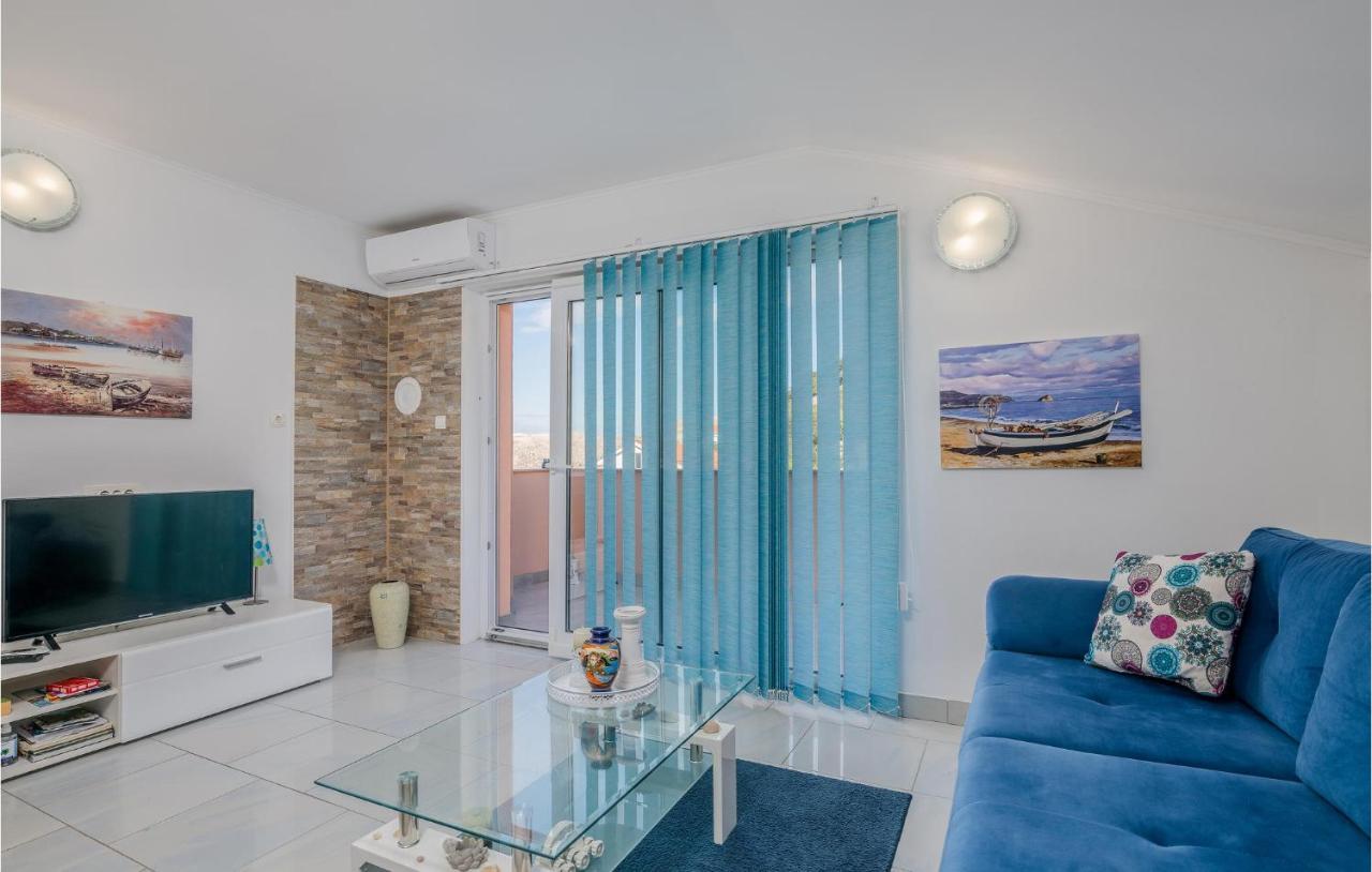 Nice Apartment In Stara Baska With Kitchen Eksteriør bilde